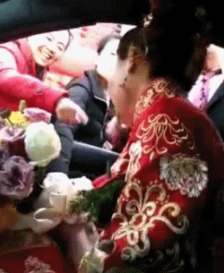 妹子，你坐在那里我还能好好看电视么？