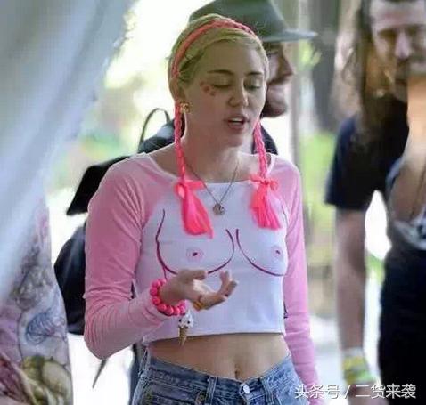 妹子，你坐在那里我还能好好看电视么？