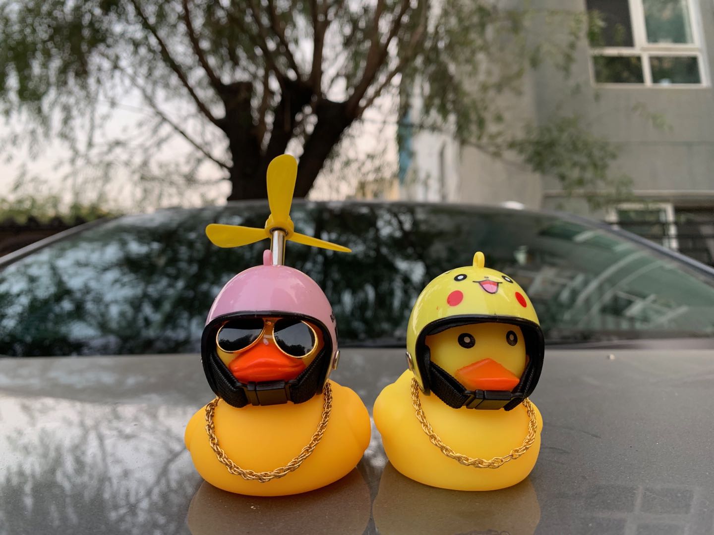 假期自驾出游 爱车花枝招展或受处罚