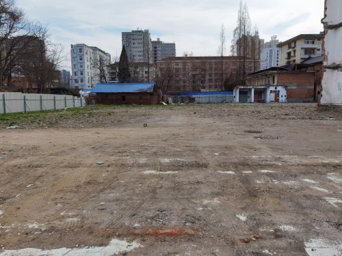 待施划车位的临时空地.jpg